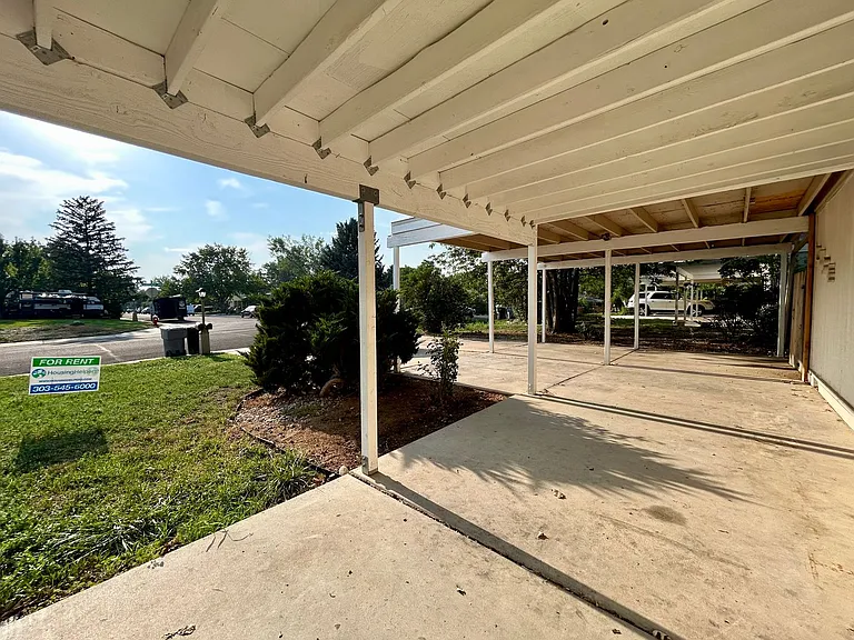 1732 Cambridge Dr — Photo 3