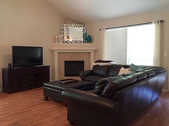 4th image of 26423 Cuyahoga Cir