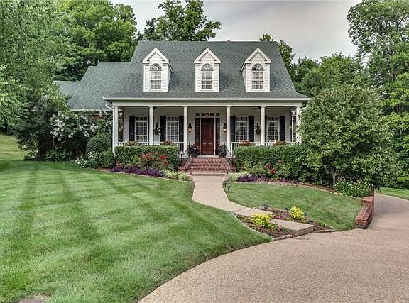 2nd image of 813 Wonderland Ct