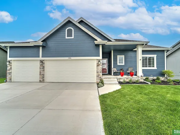 19856 Birch Ave, Gretna, NE 68028