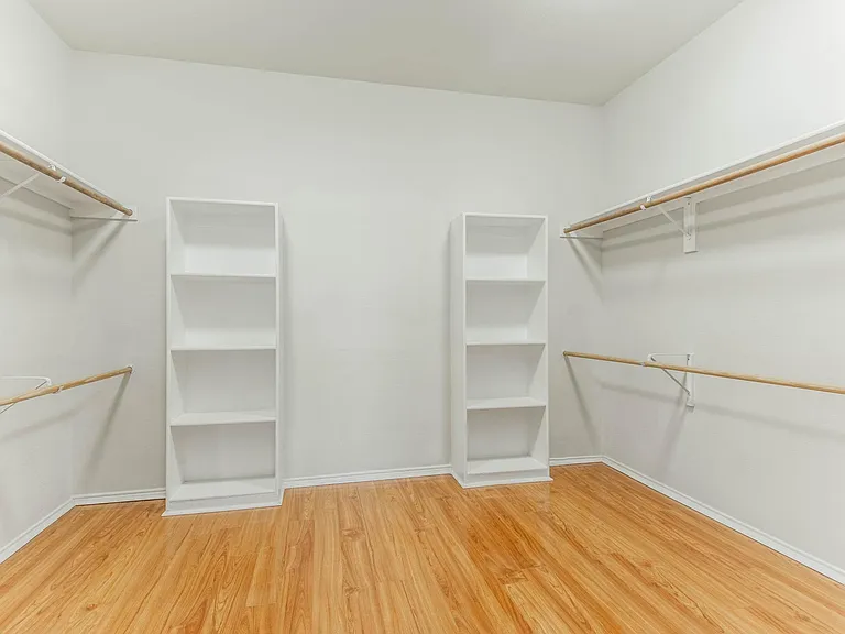 1521 Hidden Cove Ct — Photo 30
