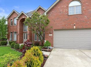 9037 Basswood Dr, Tinley Park, IL 60487
