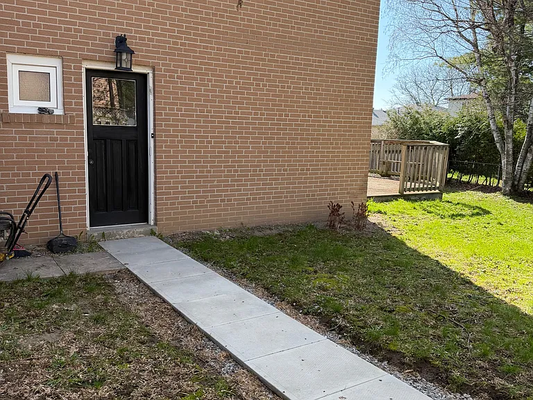 5 Navan Cres #BASEMENT — Photo 3