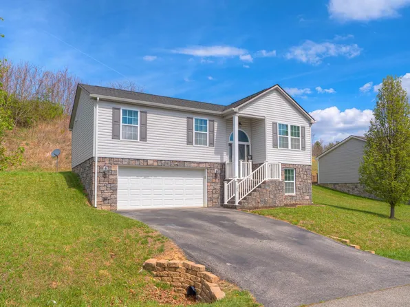 145 Robin Hood Dr, Christiansburg, VA 24073