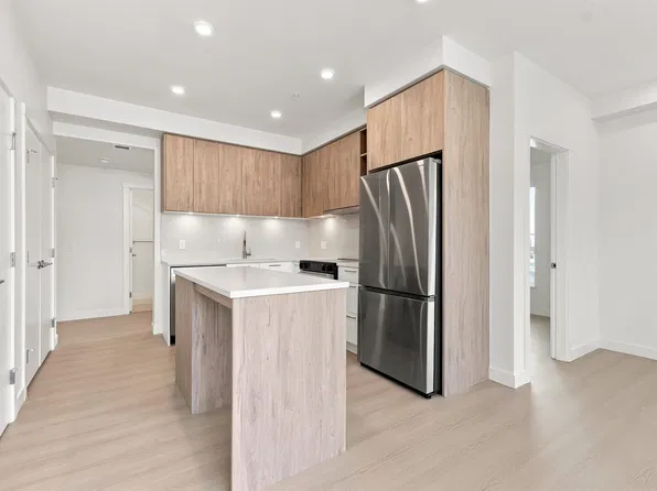 82 1st St #503, New Westminster, BC V3L 2G1