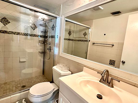 4th image of 533 Shady Pine Way #533B1