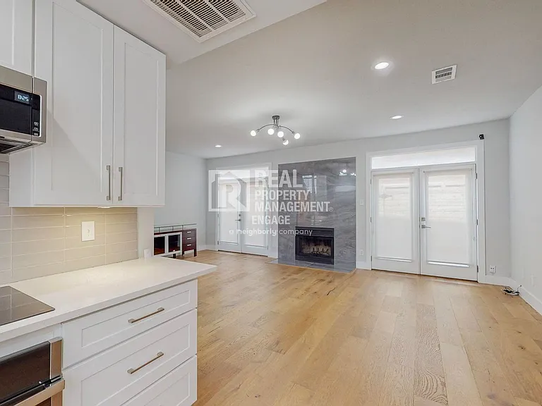 4307 Gilbert Ave #306 — Photo 13