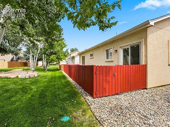 3rd image of 5140 Redleaf Ln