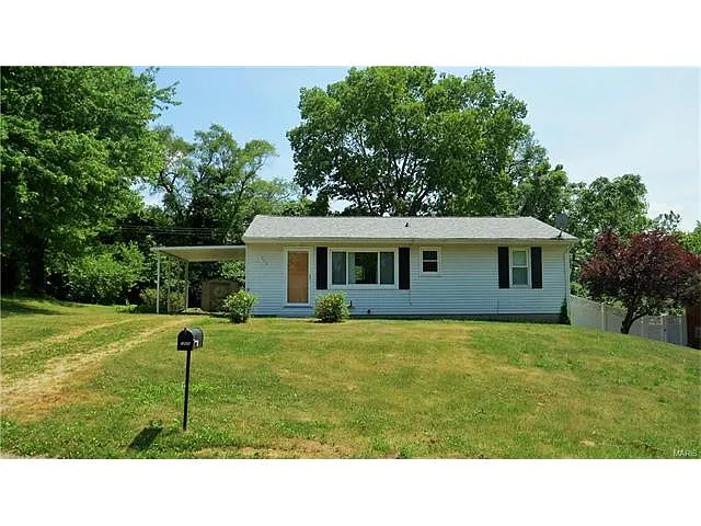 569 Brookwood Dr photo 1