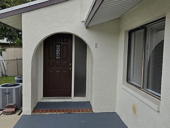2nd image of 1210-1222 SE 8th St #1222-2