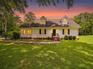 26211 Hanging Tree Rd, Courtland, VA 23837