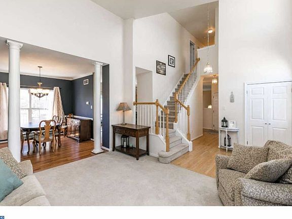 5th image of 122 Nassau Ln