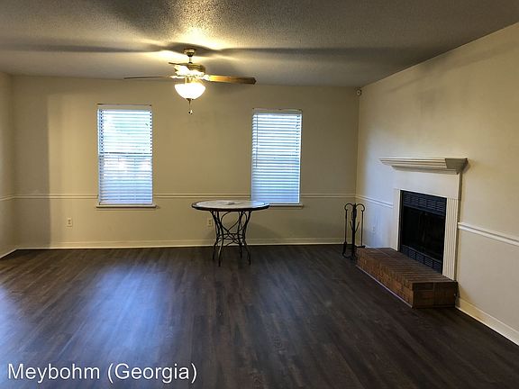 4th image of 2457 Riverlook Dr