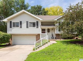 8812 N 81st Ave, Omaha, NE 68122