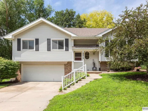 8812 N 81st Ave, Omaha, NE 68122