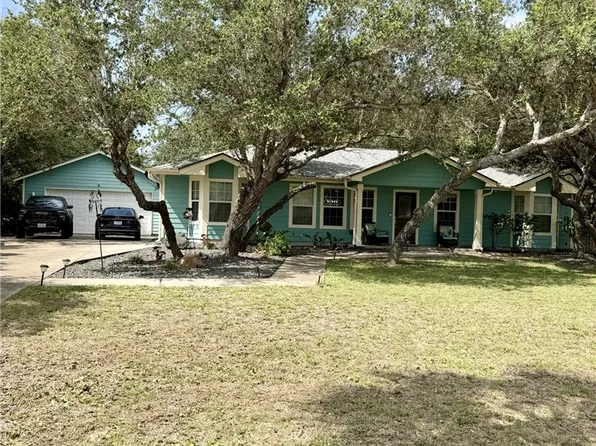 106 El Cid Dr, Rockport, TX 78382