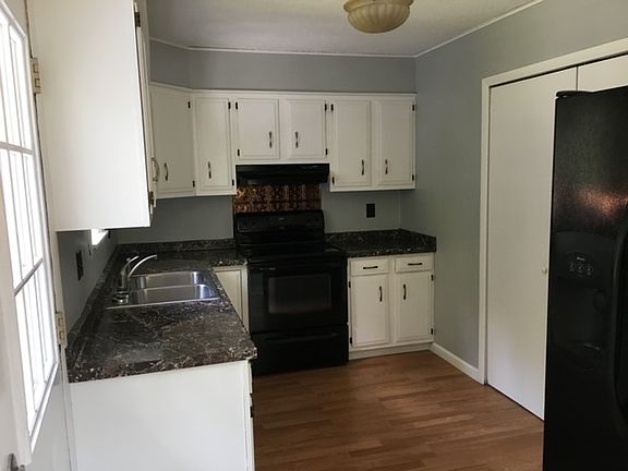 4th image of 409 N 4th St