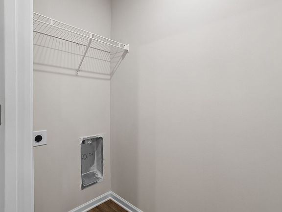 5th image of 1043 Peony Ln