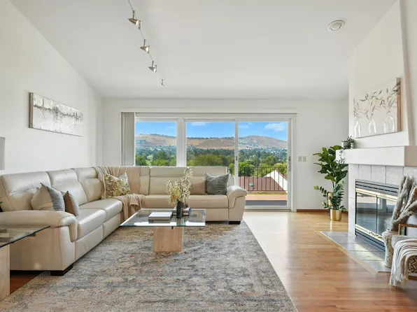 1913 Meadows Dr N, Richland, WA 99352