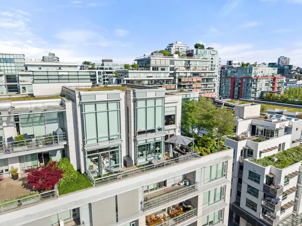 77 Walter Hardwick Ave #801, Vancouver, BC V5Y 0C6