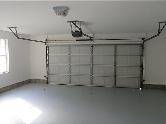 4th image of 146 SE Mill Creek Ct