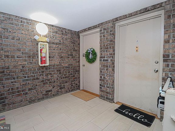 3rd image of 140 Georgetown Rd APT 10