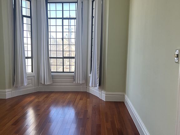 3rd image of 334A 2nd Ave