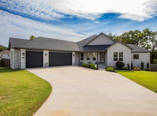 705 Oriole Dr, Springdale, AR 72762