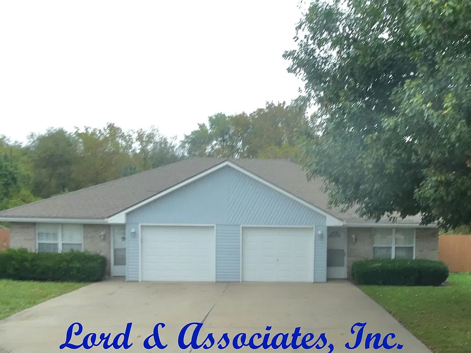 302 Lois Ln