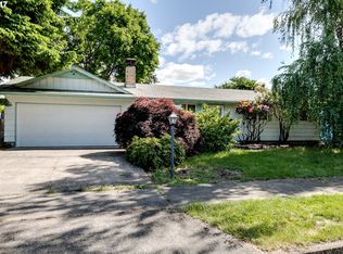 951 Lochaven Ave, Springfield, OR 97477