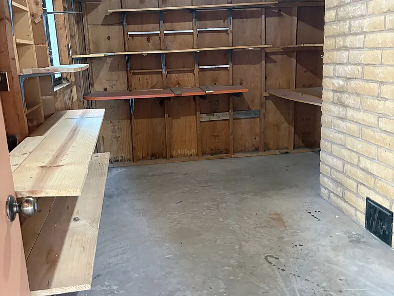 Large storage room off of garage
