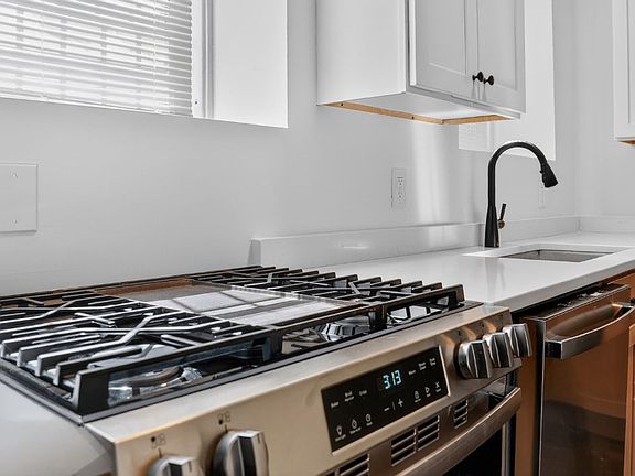 5th image of 813 Chapel St #817-2D