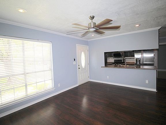 4th image of 9026 Geraldine St
