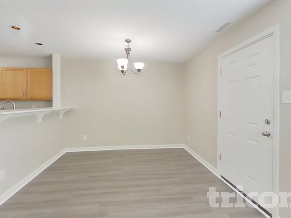 4th image of 4525 Connaught Dr E