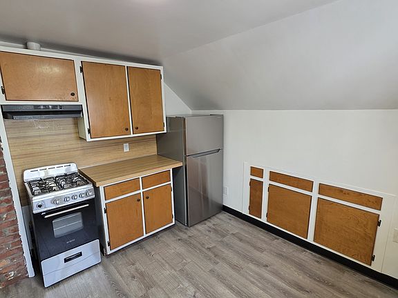 3rd image of 389 Bullocks Point Ave APT 3