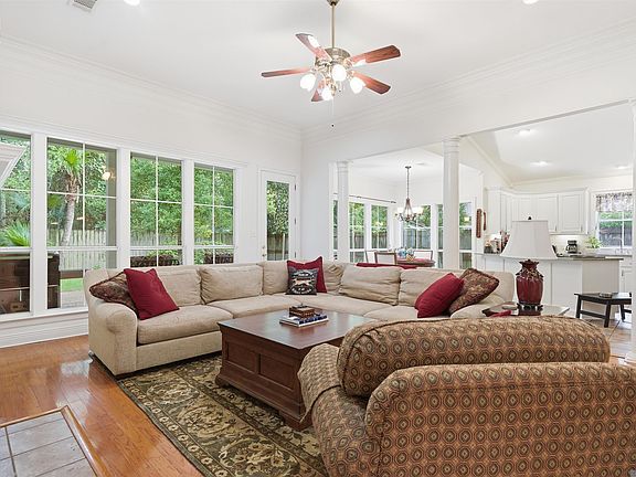 2nd image of 621 Highland Knoll Ct