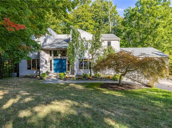 25 Wandering Trl, Pittsford, NY 14534