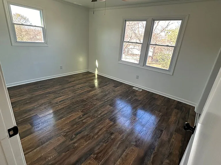319 Devonwood Ct — Photo 5