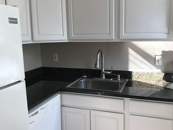 3rd image of 430 Greenfield Ave #202
