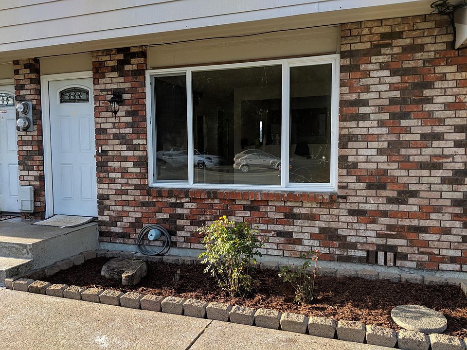 2nd image of 2331 Madison St #B