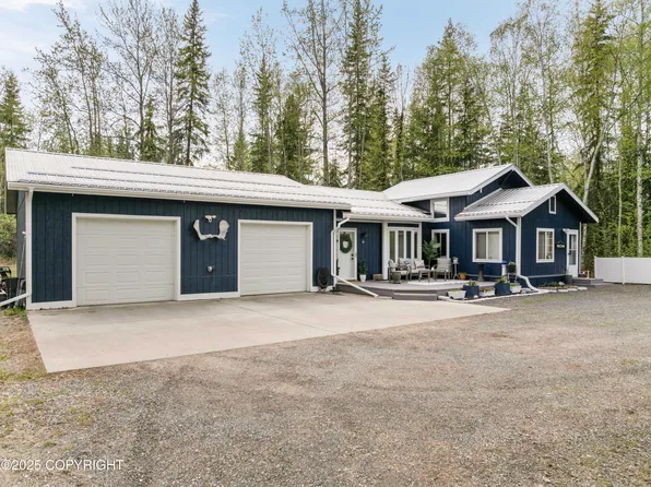 2072 Persinger Dr, North Pole, AK 99705