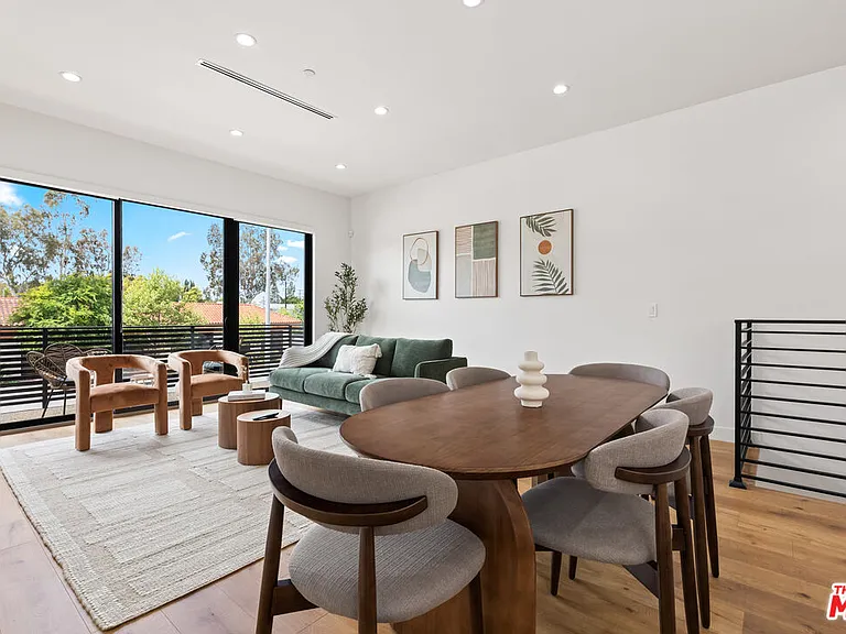 5118 Laurel Canyon Blvd — Photo 3