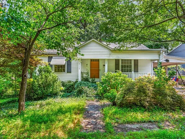 2709 Konnoak Dr, Winston Salem, NC 27127