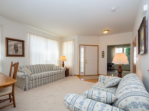 4th image of 423 Longfield Ln
