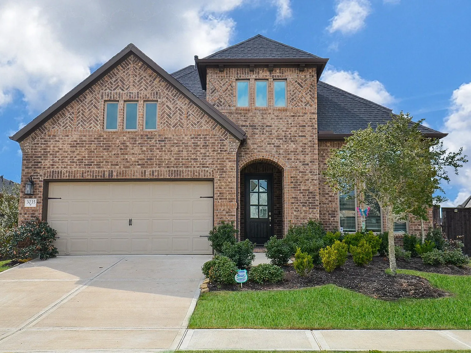 5 bed, 3.0 bath, 3193 sqft, $3,500 — Photo 1