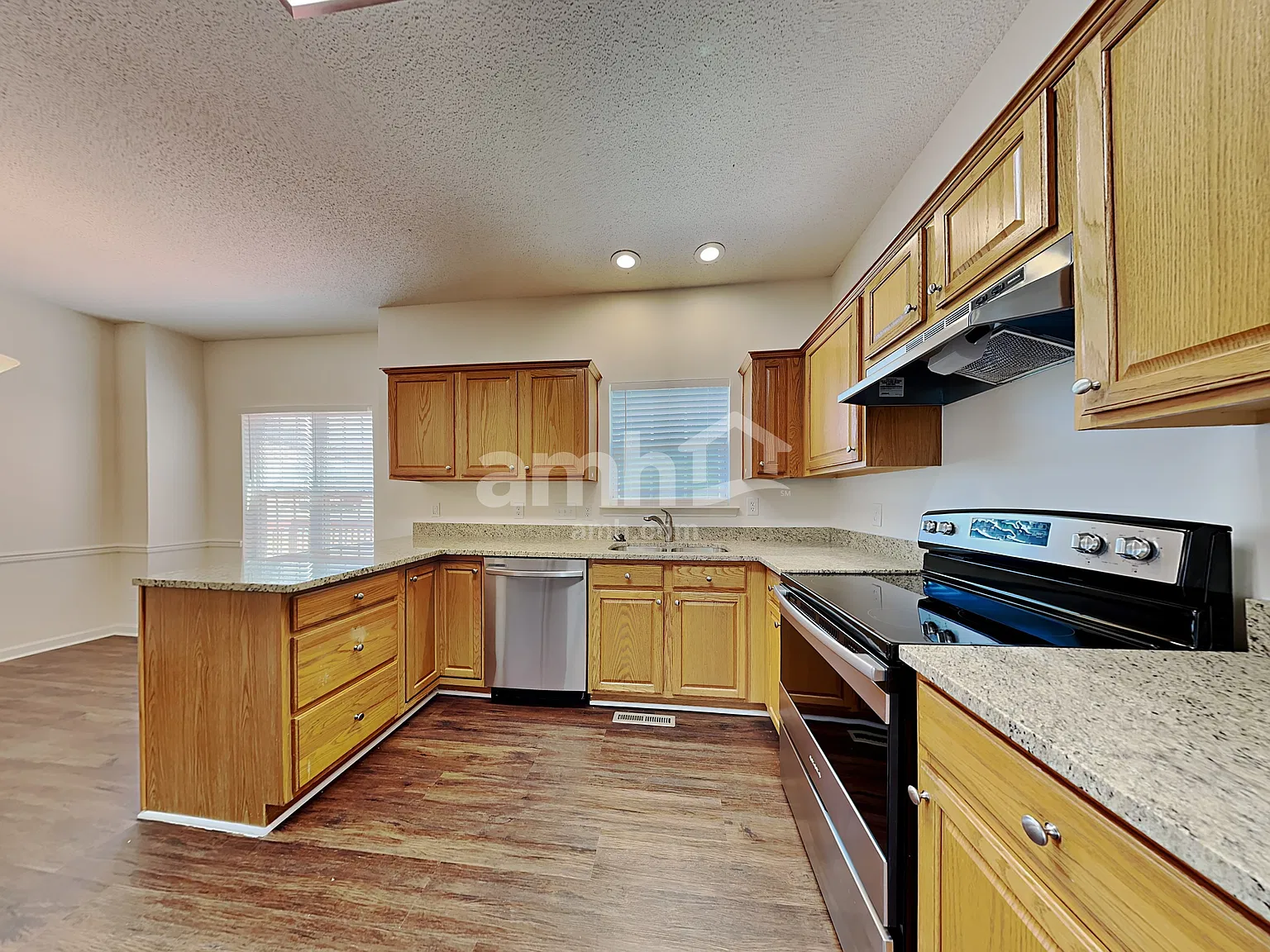 4 bed, 2.5 bath, 1624 sqft, $2,160 — Photo 3