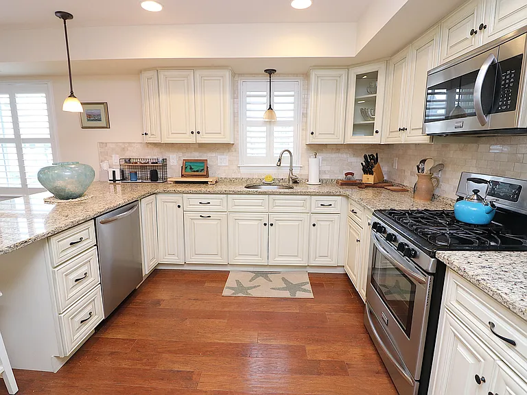 9505 Monmouth Ave #B — Photo 18
