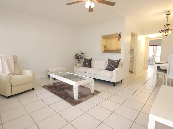 319 Chatham P, West Palm Beach, FL 33417