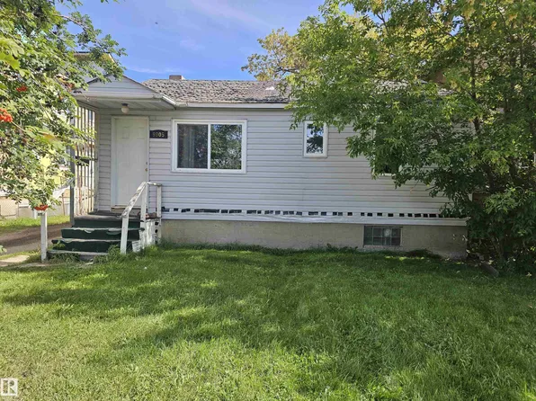 9905 163rd St NW, Edmonton, AB T5P 3N3