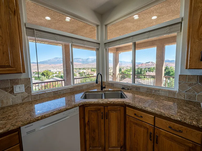 2541 W Spilsbury Ct — Photo 12
